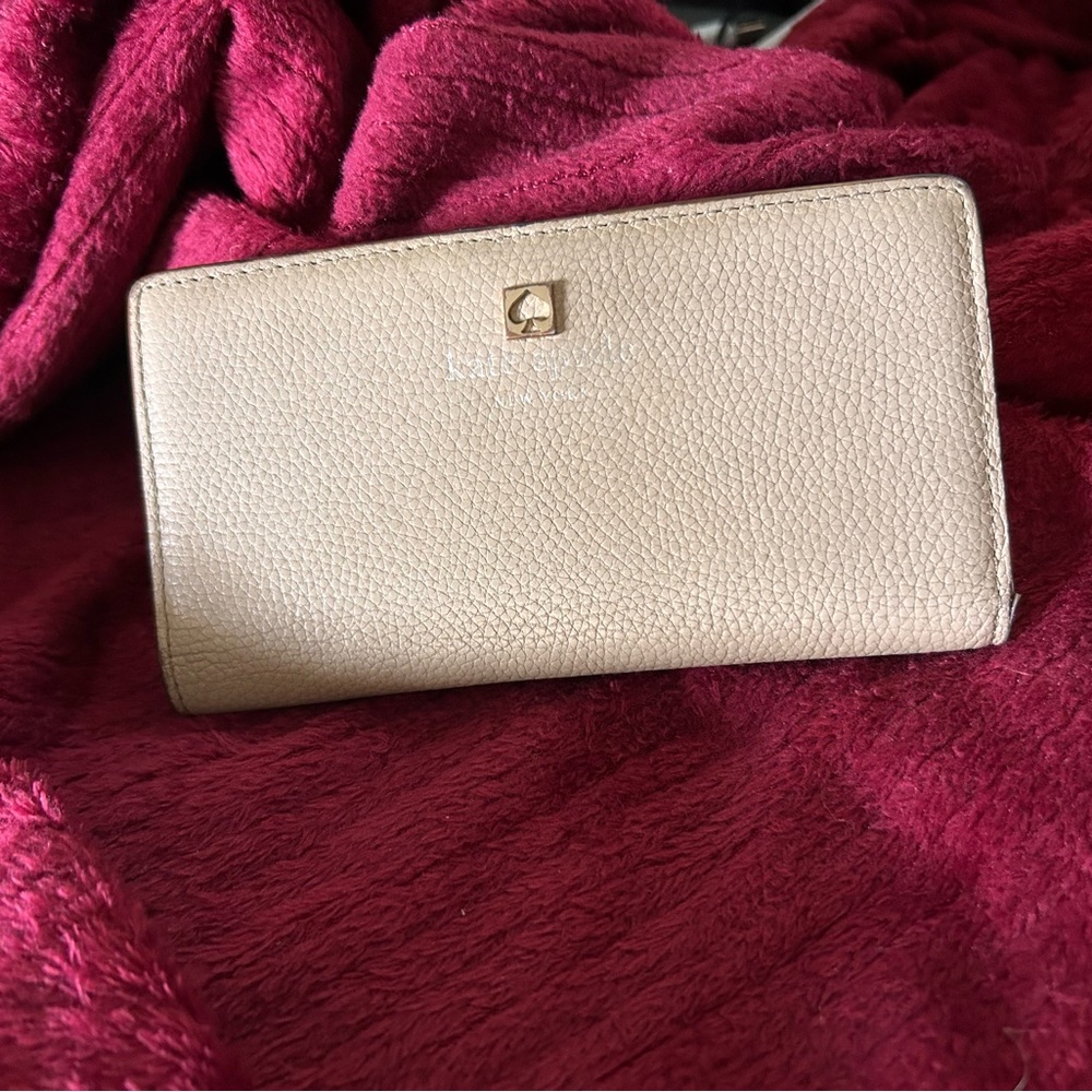 Kate Spade Cream Wallet Sophisticated Minimalist Design